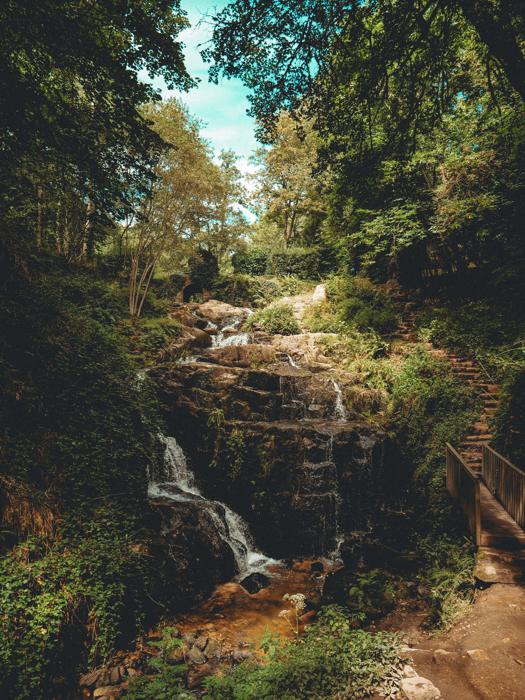 Chutes d'eau et puits de lumière